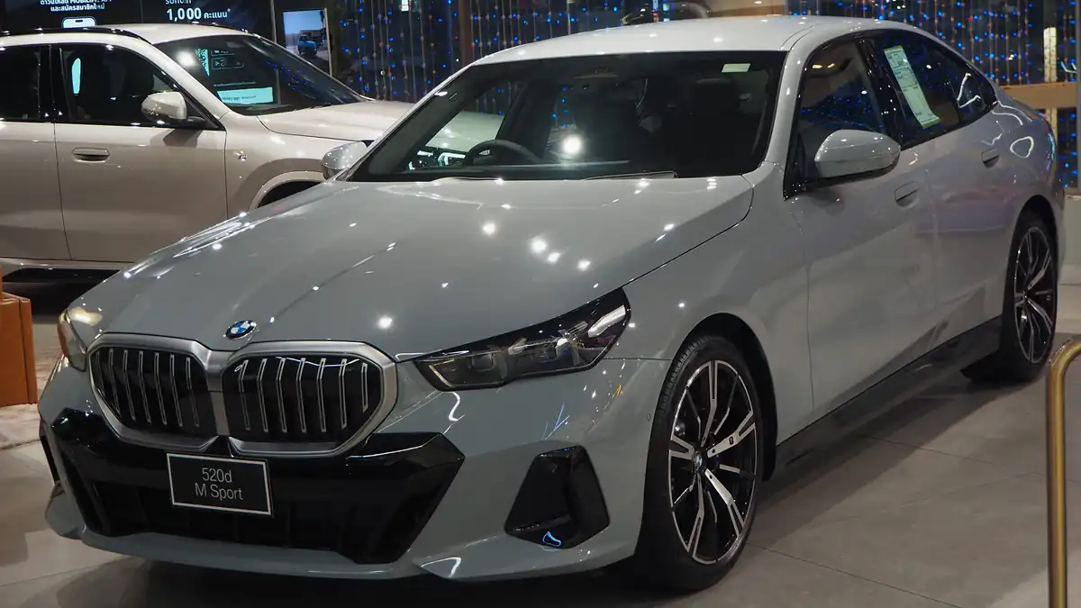 BMW 5시리즈 페이스리프트 출시일 7시리즈가 먼저 보여 준 순서, 공개 3개월 뒤 생산